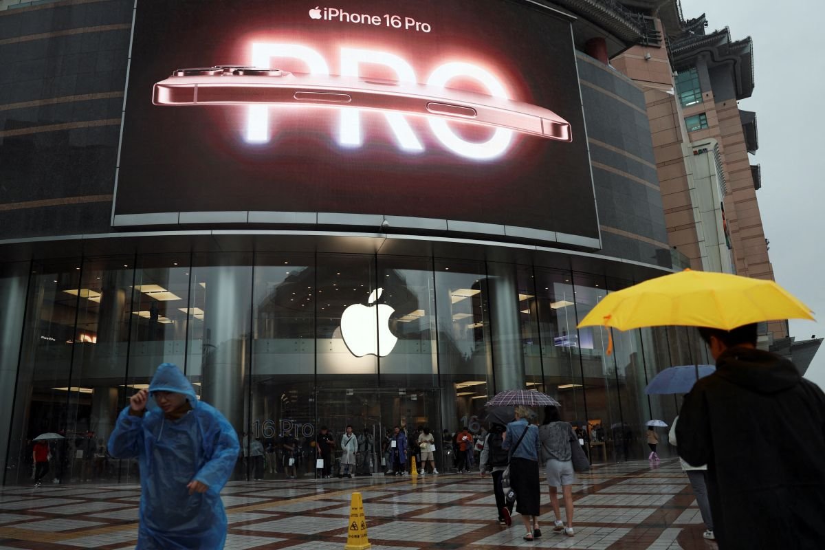 China Reportedly Considers Probe Into Apple