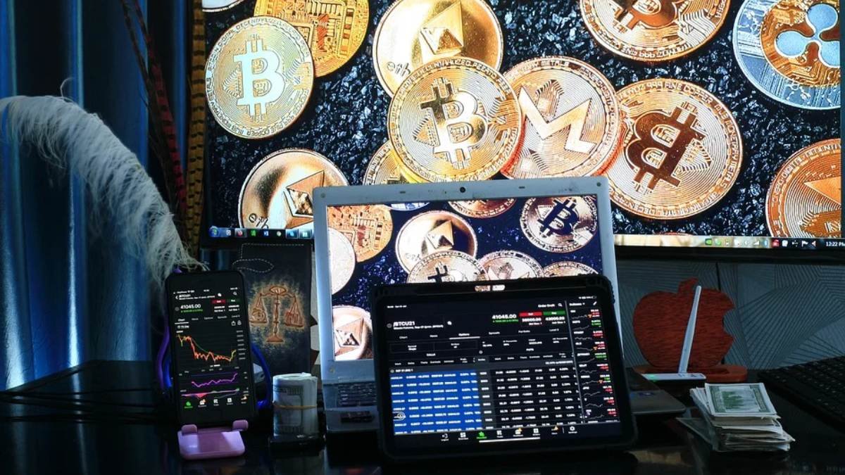Bitcoin Falls to $102,700 Amid Fiery Trump-Musk Feud, Most Altcoins Log Losses