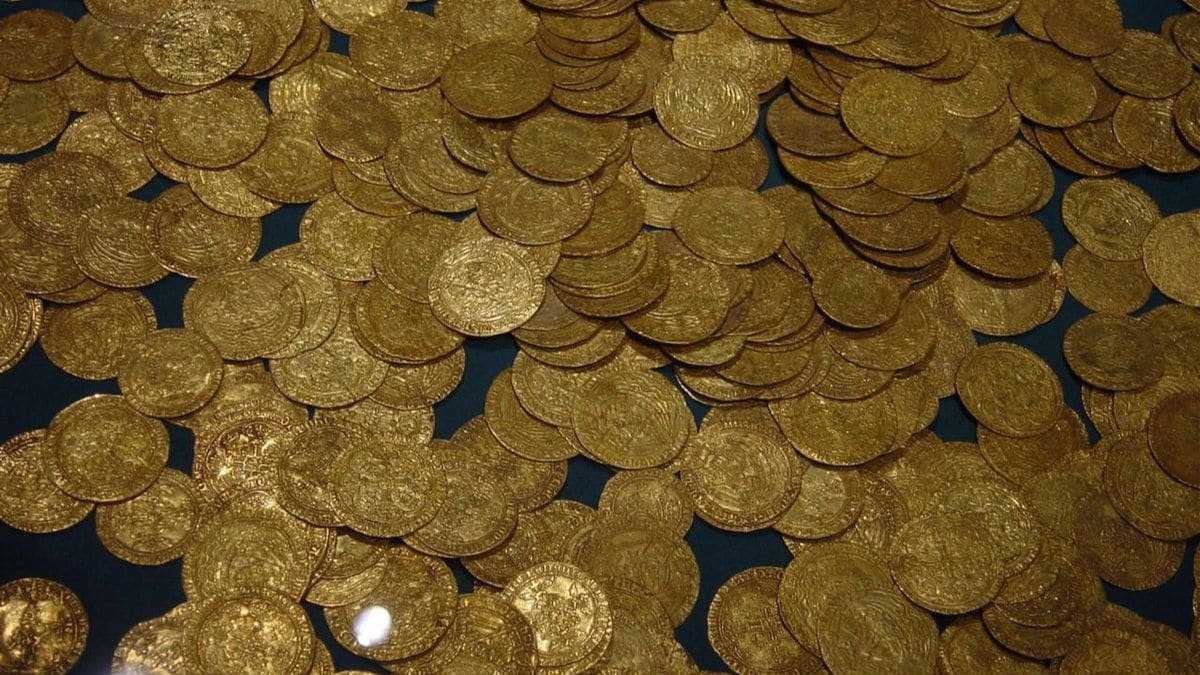 Gold Coins from ‘World’s Richest Shipwreck’ Show 300-Year-Old Castles and Crosses