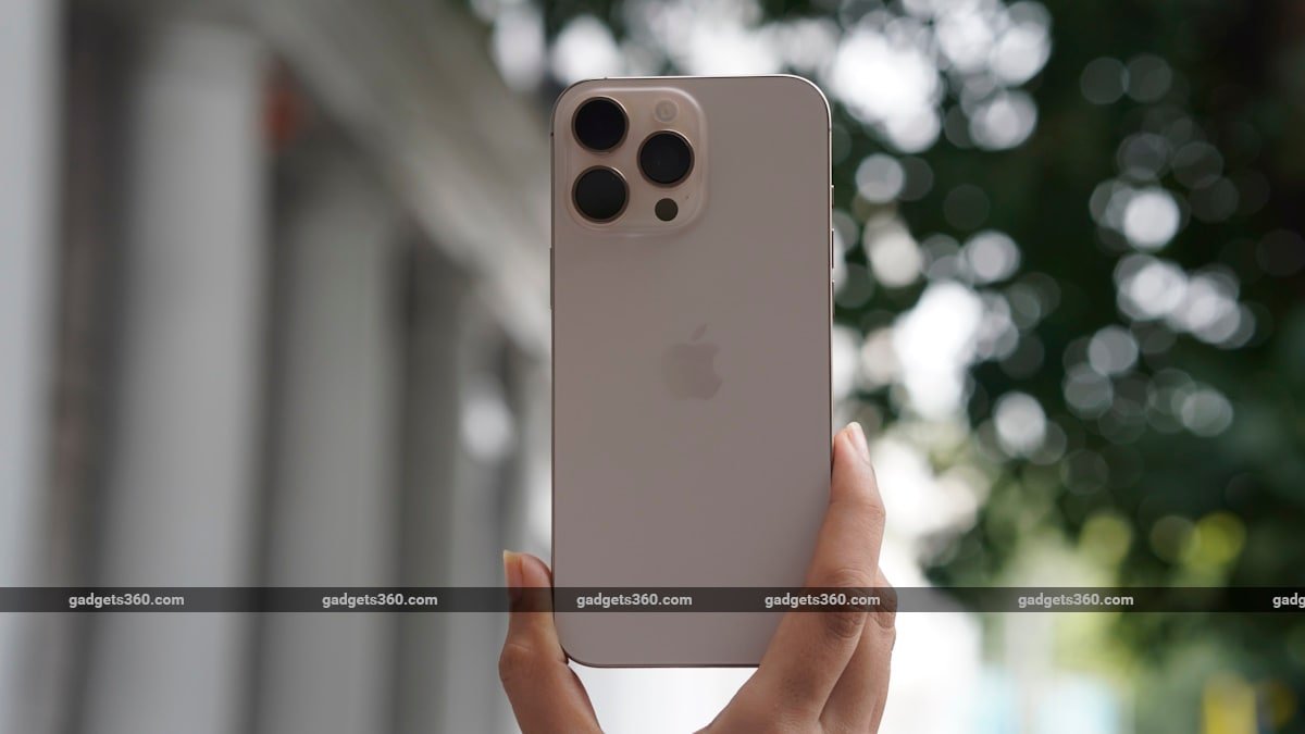 iPhone 17 Could Support Up to 50W Wireless Charging With New Qi2.2 MagSafe Chargers: Report